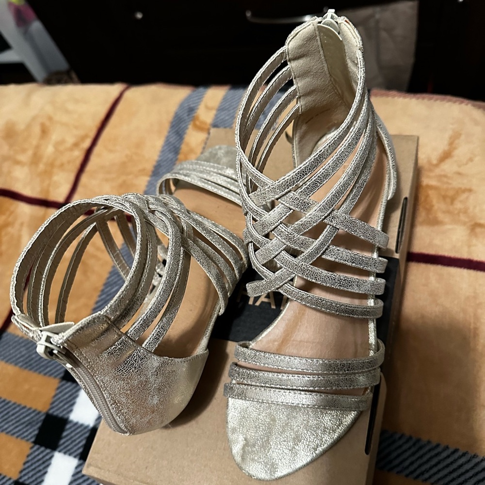 Heeled sandals from le château